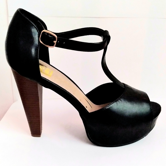 Black PU Leather Wooden Heel - Picture 2 of 4